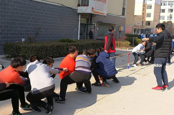 图片13  冬日拔河，强身健体.jpg