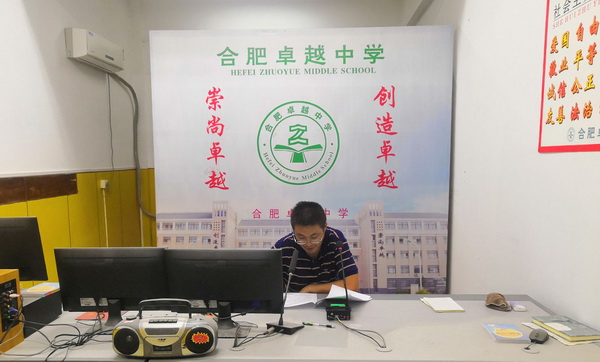 方主任给初一高一新生进行广播学习动员.jpg