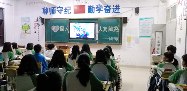 高二年级第二次主题班会1.jpg