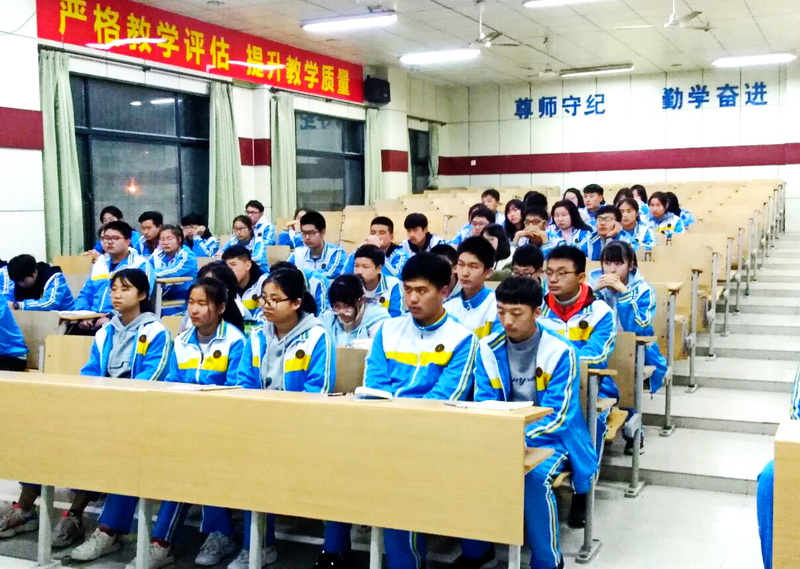 资助卡发放3-8.jpg