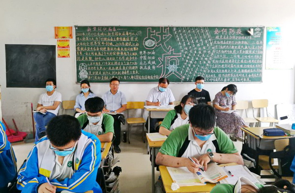陶士金听物理课.jpg