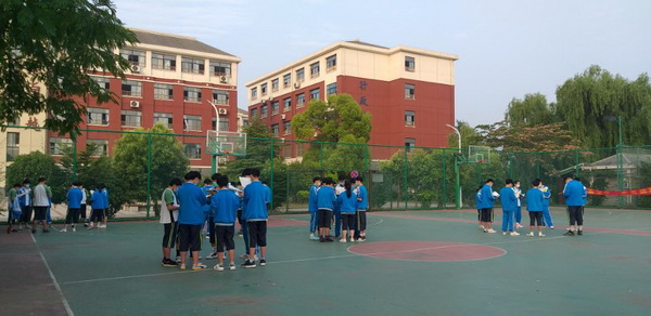 高二2班晨读.jpg