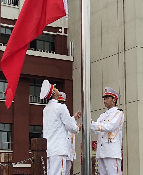 开始升旗.jpg