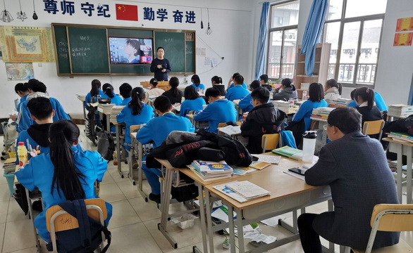 凌校推门听课.jpg