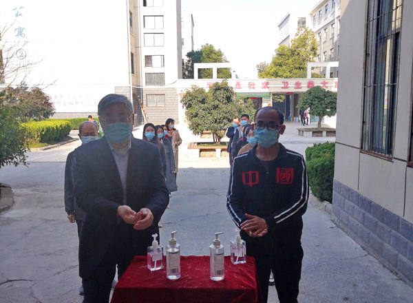 餐厅门口洗手.jpg