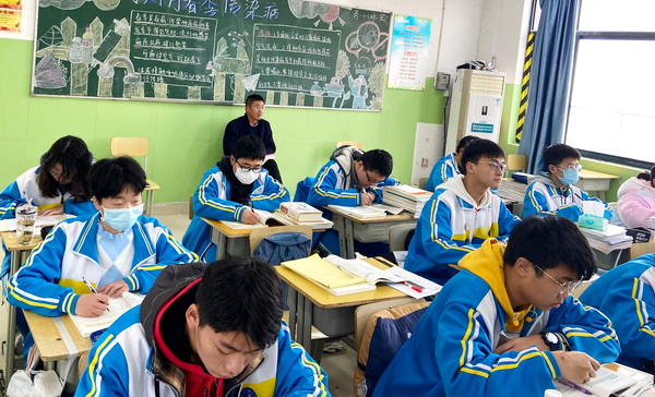 方主任听卫珍老师课.jpg