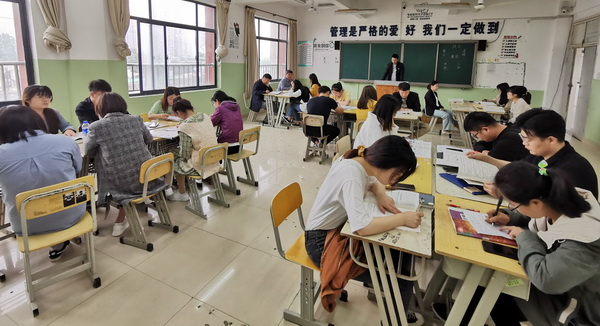 全体教师备课.jpg