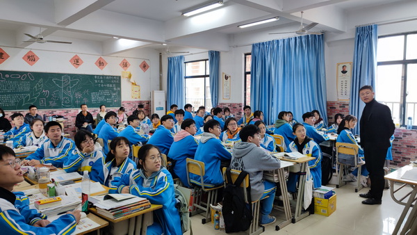 卢明.jpg